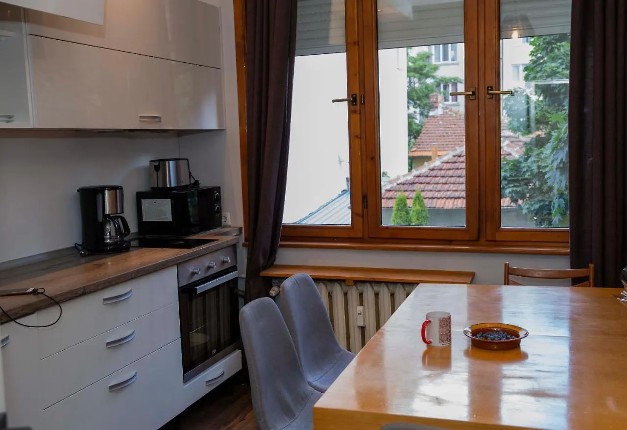 Central Sofia 3-Bedroom Apartment - Urban Art Gallery - Free Parking!