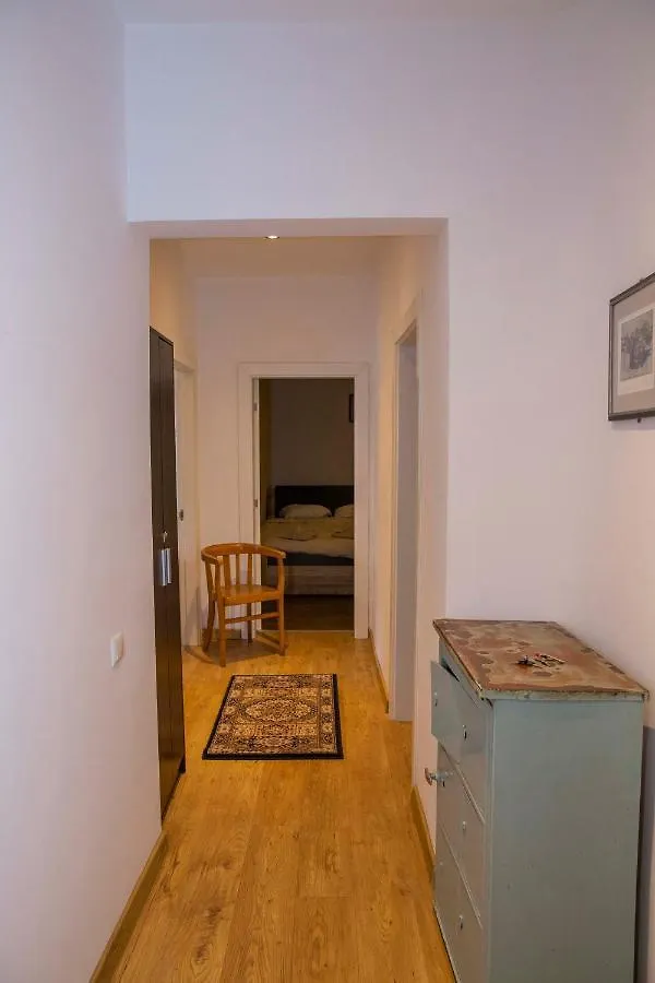 Central Sofia 3-Bedroom Apartment - Urban Art Gallery - Free Parking!