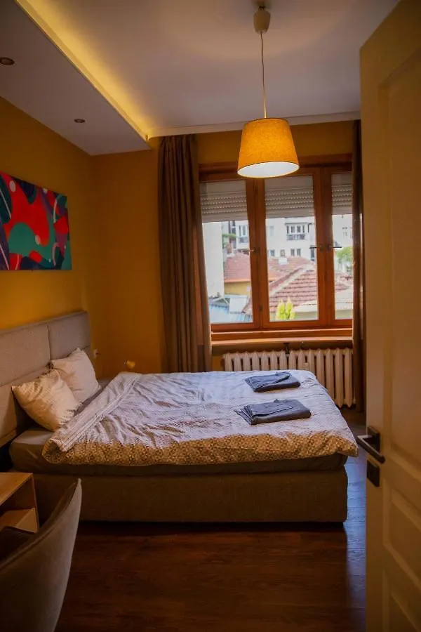 Central Sofia 3-Bedroom Apartment - Urban Art Gallery - Free Parking!