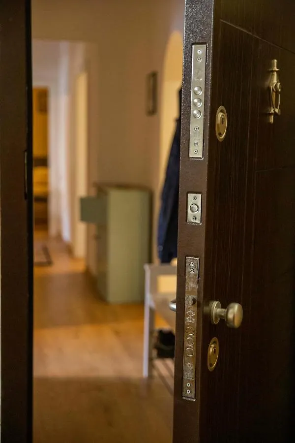 Central Sofia 3-Bedroom Apartment - Urban Art Gallery - Free Parking! 0*,